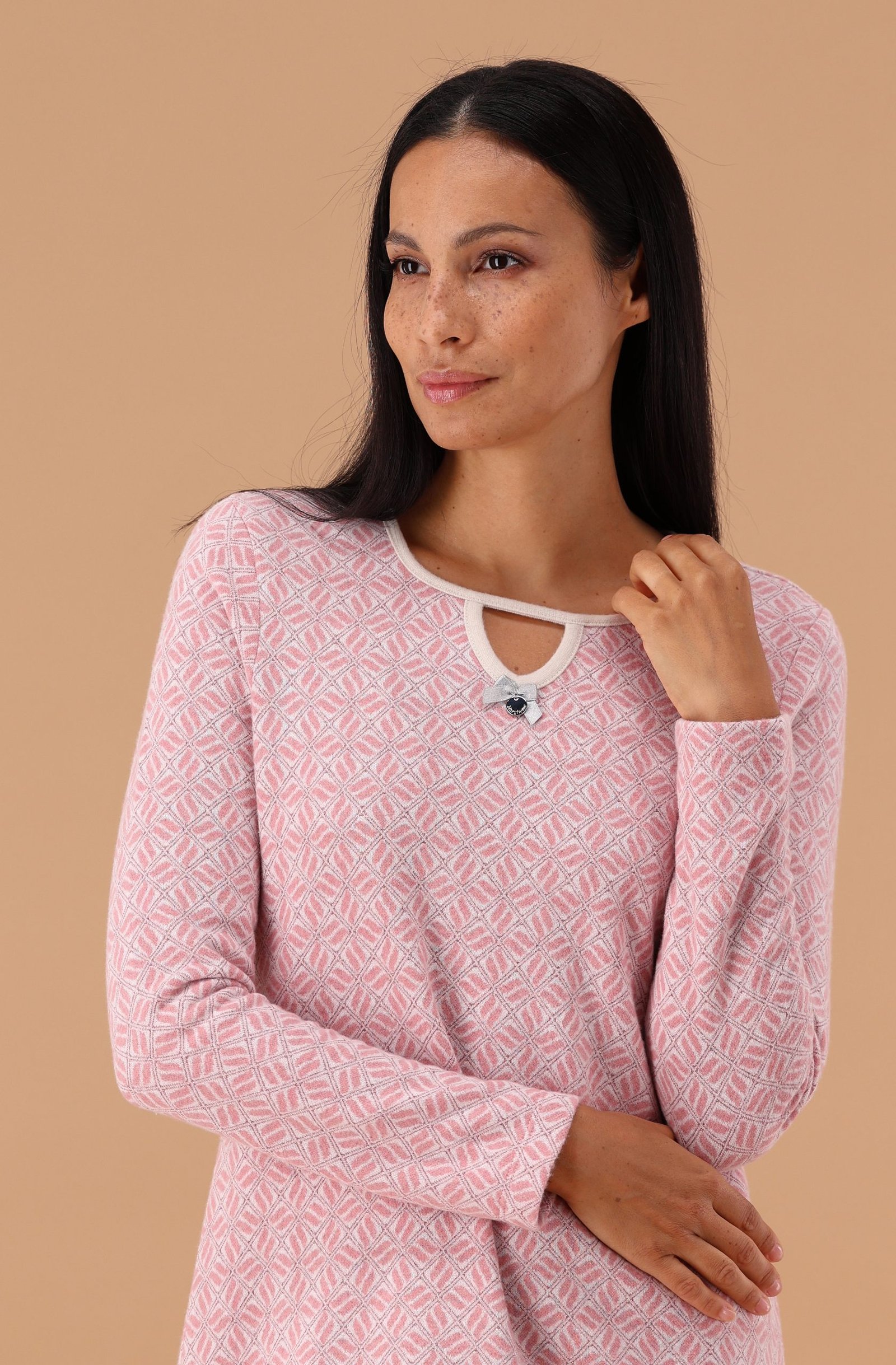 Camicia da Notte Donna Invernale MaryPlaid – Rosa Cipria – Punto Milano 50% Cotone 50% Poliestere – Scollo a Goccia con Fiocco – Manica Lunga – Made in Italy Art. 6F45047 - immagine 2