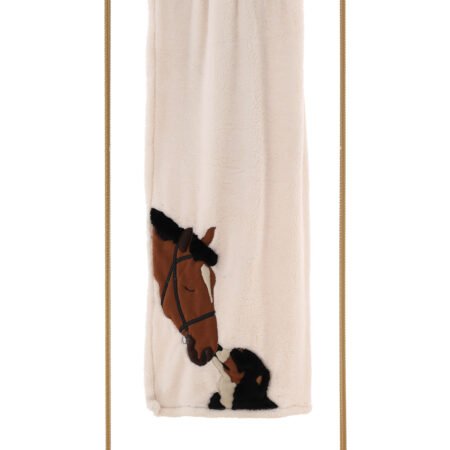 Coperta Plaid Bussy Pelliccetta Morbidissimo Con Ricamo e Applicazioni Per Divano, Letto cm 150x180 (COLLEZIONE INVERNO 26/27) (CAVALLO & CANE PANNA)